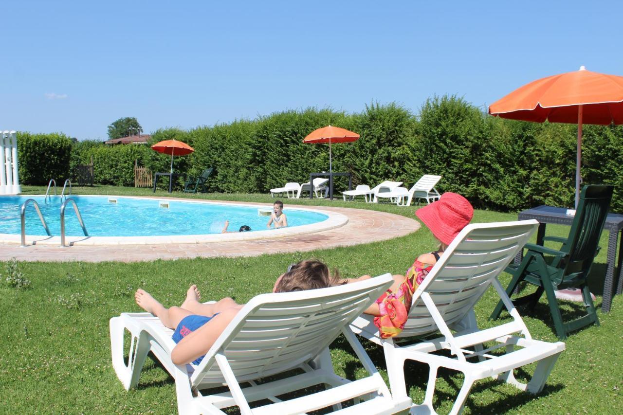 Hotel Villaggio Le Stelline Монтефалько Екстер'єр фото