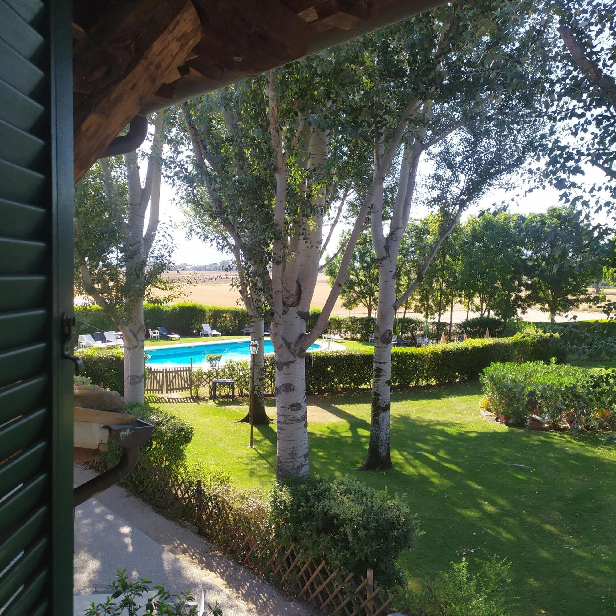 Hotel Villaggio Le Stelline Монтефалько Екстер'єр фото