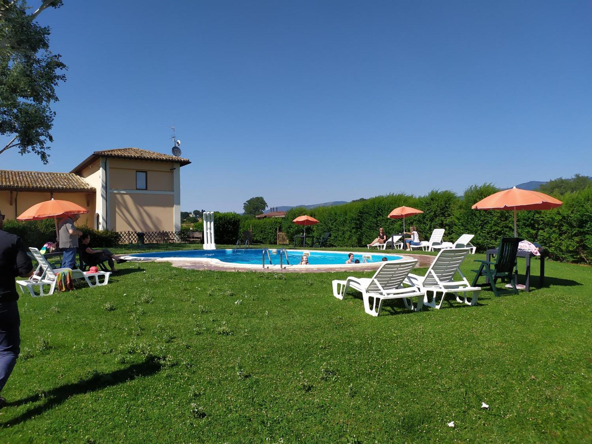 Hotel Villaggio Le Stelline Монтефалько Екстер'єр фото